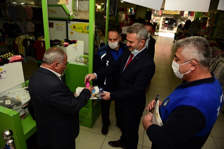 ESNAFA MASKE VE EL SOLÜSYONU DAĞITILDI