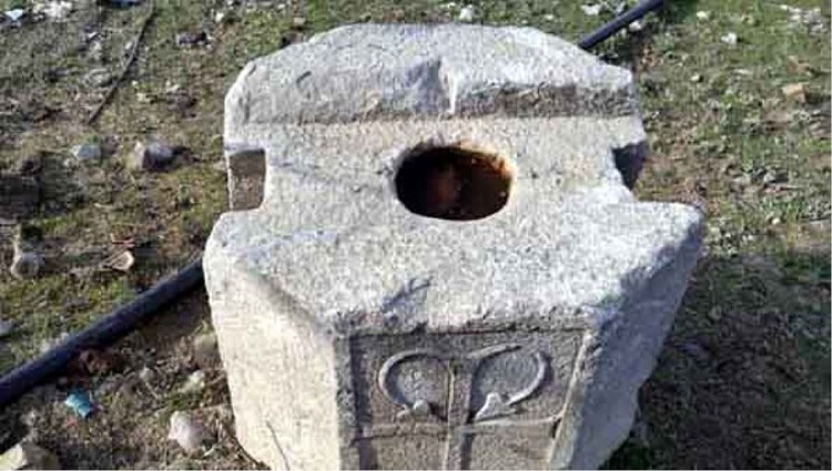 TARİHİ TAŞ SÜTUNU SATAMADAN YAKALANDI