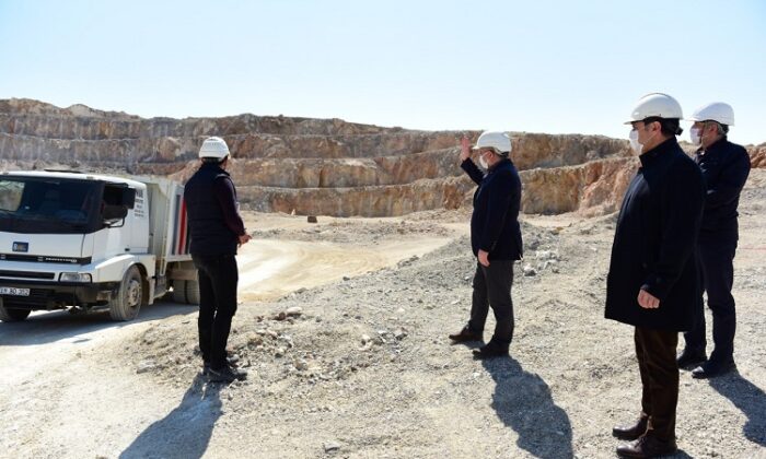 BAŞKAN TAŞ OCAĞINDA İNCELEMELERDE BULUNDU