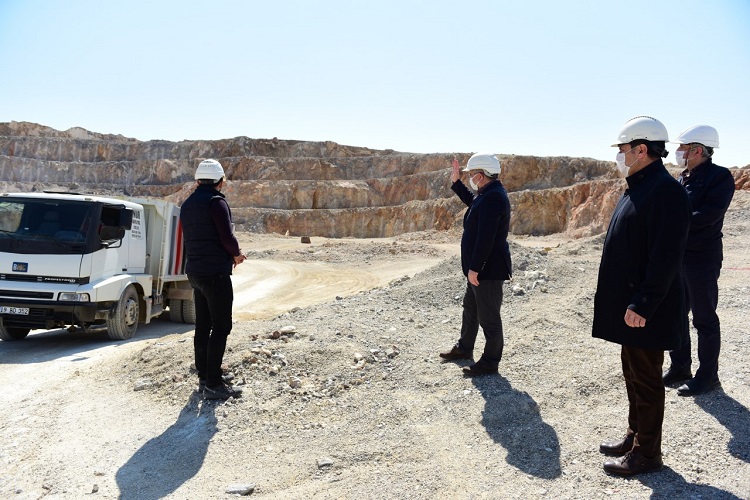 BAŞKAN TAŞ OCAĞINDA İNCELEMELERDE BULUNDU