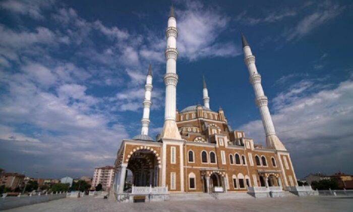 CAMİLER CUMA GÜNÜ İBADETE AÇILIYOR