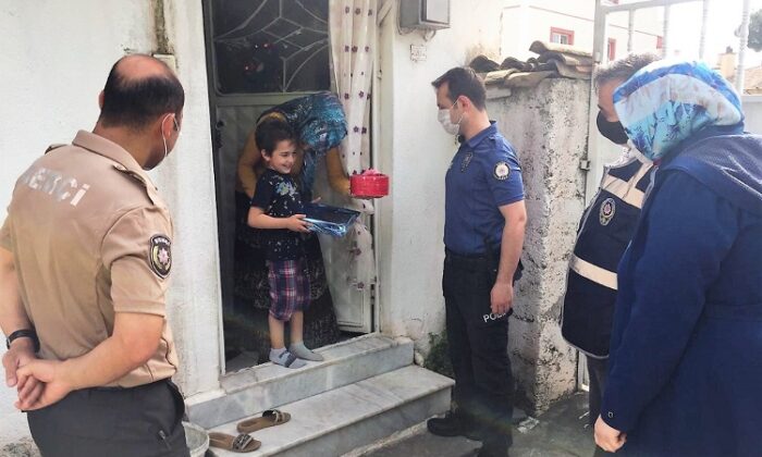 POLİSLERDEN GÖRKEM’E SÜRPRİZ DOĞUM GÜNÜ