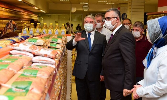 AK KADINLARDAN GIDA BANKASINA BAĞIŞ