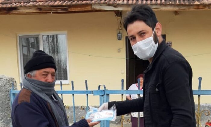 BAŞKAN İSBİR’DEN HER EVE MASKE