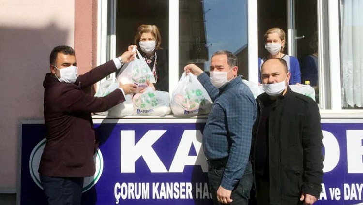 DERNEKLERE GIDA YARDIMI YAPTILAR