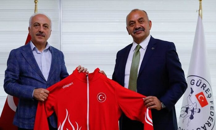 GÜREŞ TAKIMINA MALZEME YARDIMI