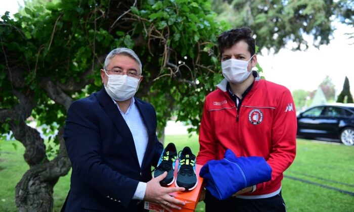 AŞGIN’DAN MASA TENİSİ TAKIMINA ÖDÜL