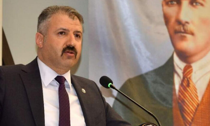 ÜNİVERSİTE ATAMALARINI ELEŞTİRDİ