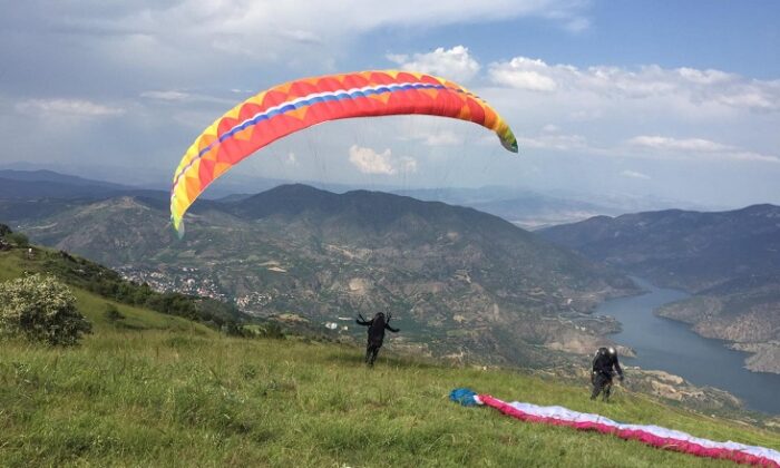 OĞUZLAR’DA YAMAÇ PARAŞÜTÜ YAPTILAR
