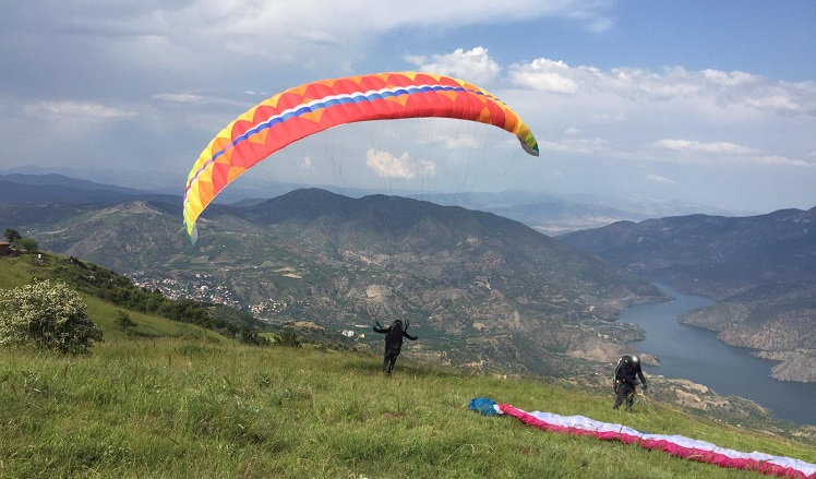 OĞUZLAR’DA YAMAÇ PARAŞÜTÜ YAPTILAR