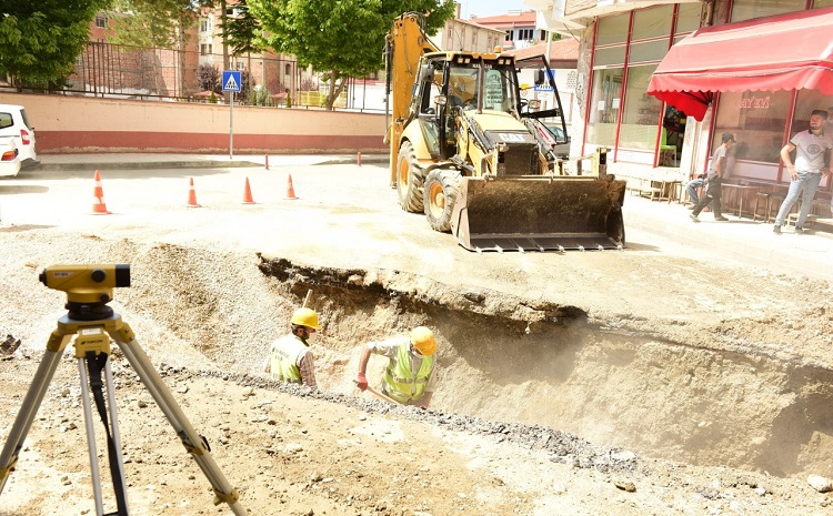MİLÖNÜ CADDESİNDE ALTYAPI ÇALIŞMASI
