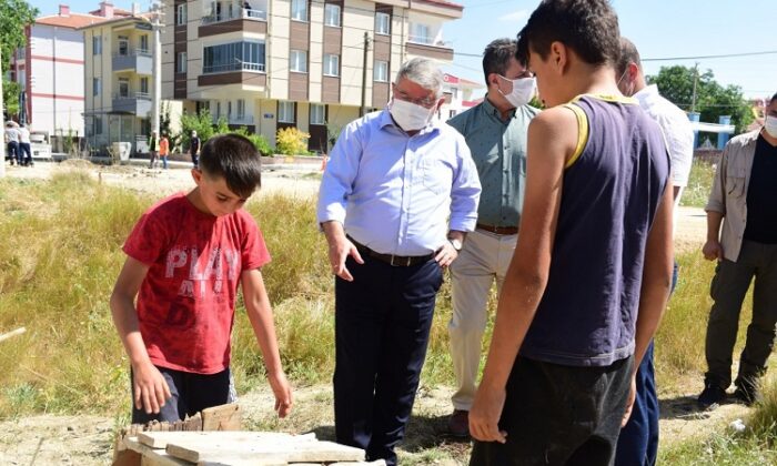 BAŞKAN ÇOCUKLARI SEVİNDİRDİ