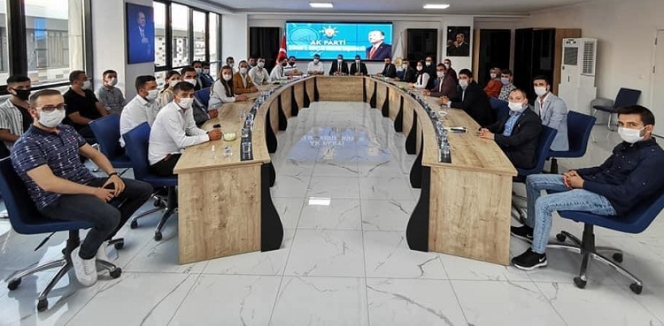 AHLATCI GENÇLERE NASİHATLERDE BULUNDU