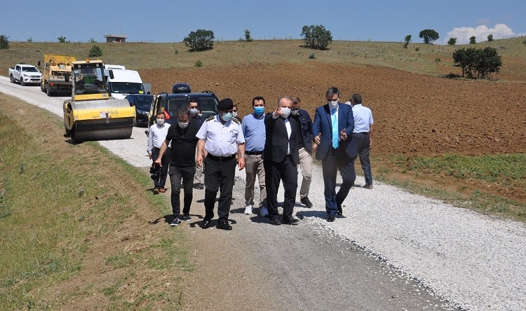 VALİ ASFALT ÇALIŞMALARINI İNCELEDİ