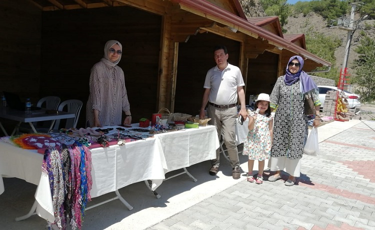 OĞUZLAR’DA HANIMELİ PAZARI AÇILDI