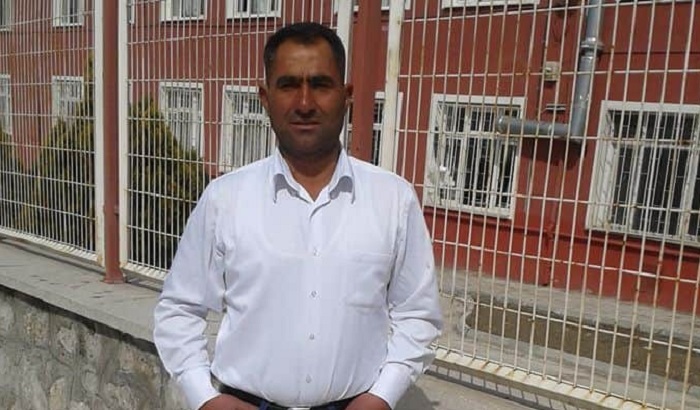 DEVRİLEN TRAKTÖRÜN ALTINDA CAN VERDİ