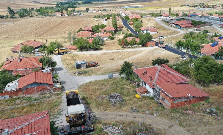 25 YIL ARADAN SONRA ASFALTA KAVUŞTULAR