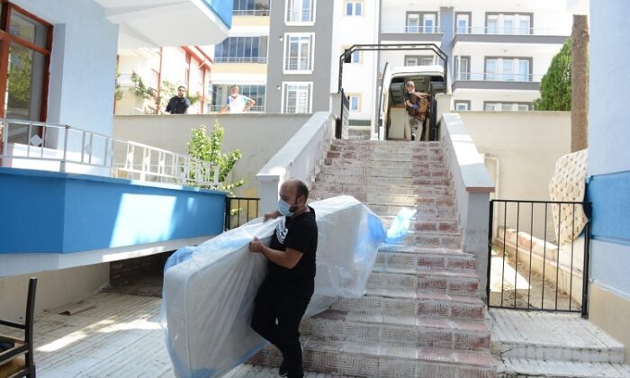 İHTİYAÇ SAHİPLERİNE EŞYA YARDIMI