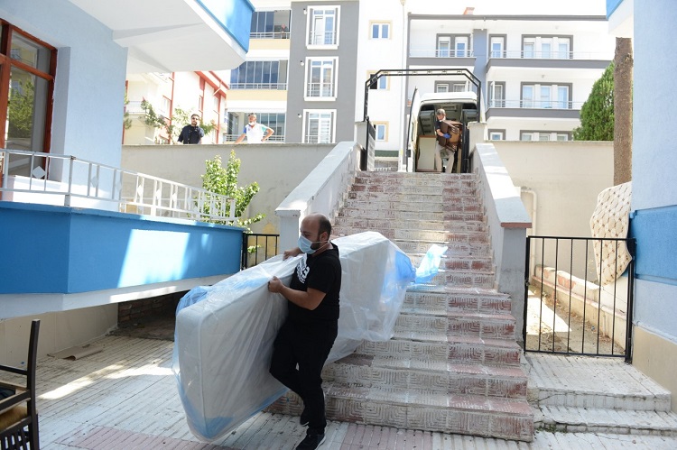 İHTİYAÇ SAHİPLERİNE EŞYA YARDIMI