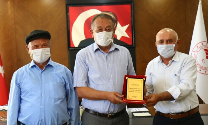 MUHTARDAN SARI’YA ÖZVERİ PLAKETİ