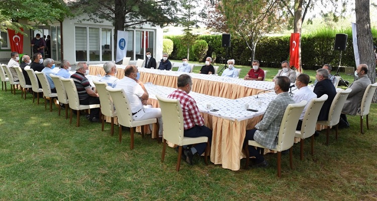 BAŞKAN MUHTARLARLA BİR ARAYA GELDİ