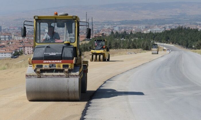 TAŞ OCAĞI YOLUNDA ASFALT ÇALIŞMASI