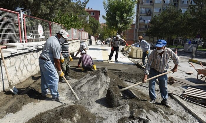 KIBRIS CADDESİ TRETUARLARI YENİLENİYOR