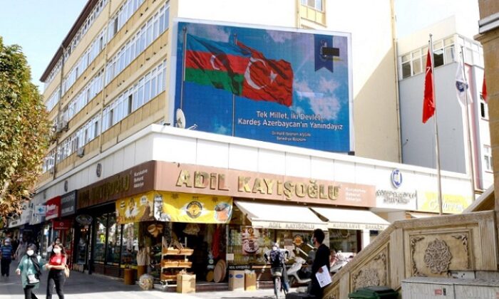 AZERBAYCAN’A BAYRAKLI DESTEK