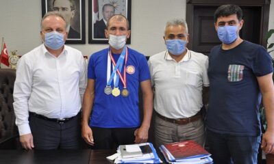 ATLETİZMDE ALTIN MADALYA KAZANDI