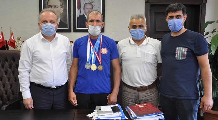 ATLETİZMDE ALTIN MADALYA KAZANDI