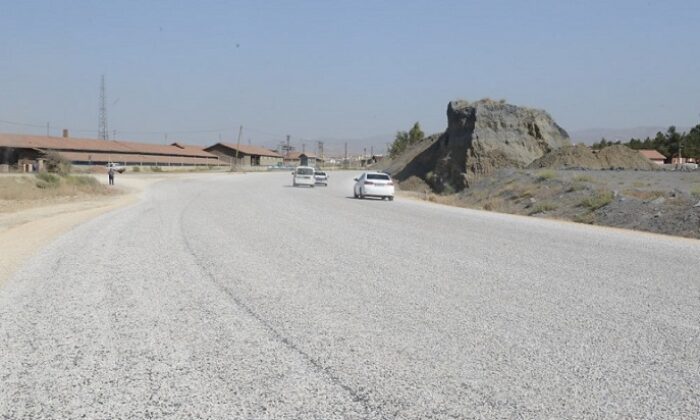 ÇEPNİ MAHALLESİNDE YOLLAR YENİLENİYOR