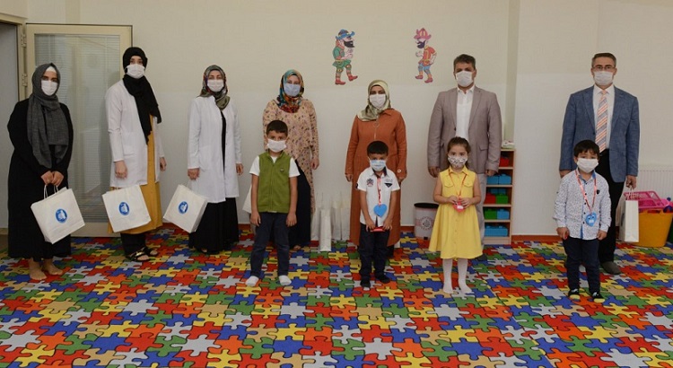 BELEDİYE’DEN MASKE VE HİJYEN SETİ