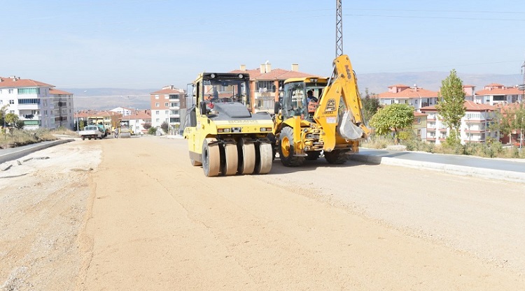 İPEKLİEVLER’E YENİ YOL YAPILIYOR