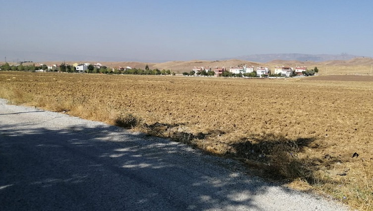 AYARIK’TA KONUT İŞARETLİ ARSA SATILACAK