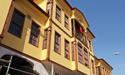 ASIRLIK HAN AYAĞA KALKIYOR