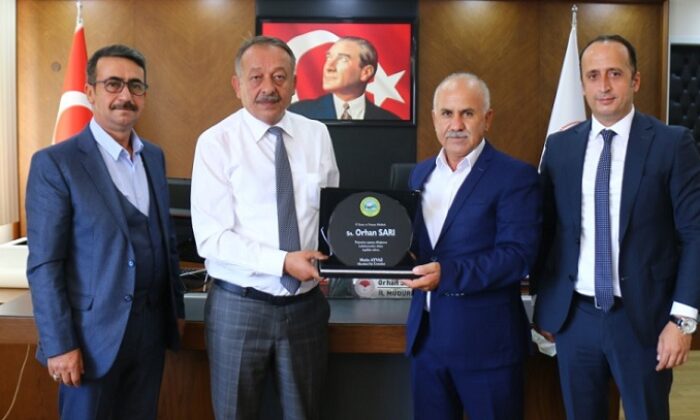 ORHAN SARI’YA TEŞEKKÜR PLAKETİ