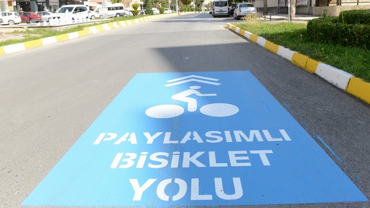 TRAFİKTE BİSİKLET GÖRÜRSENİZ ŞAŞIRMAYIN!