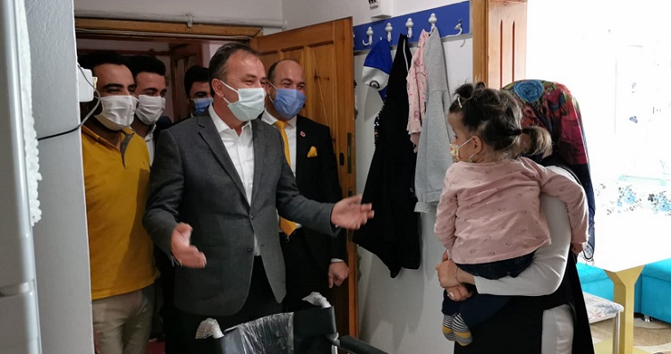SEVGİ HER ENGELİ AŞAR HER DUVARI YIKAR
