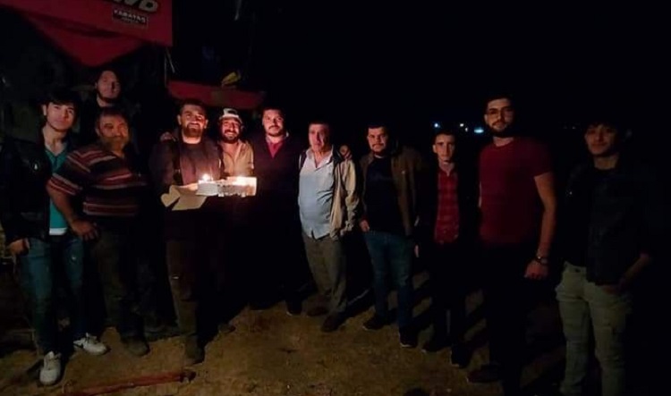 ÇELTİK TARLASINDA SÜRPRİZ DOĞUM GÜNÜ