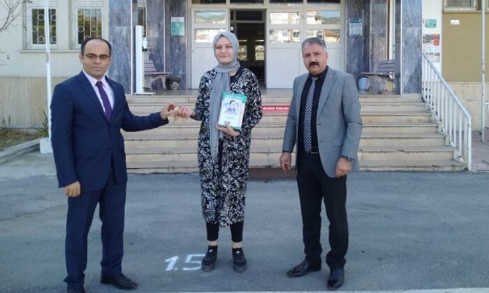 ÇORUMLU ÖĞRENCİ ÖDÜLÜNÜ ALDI
