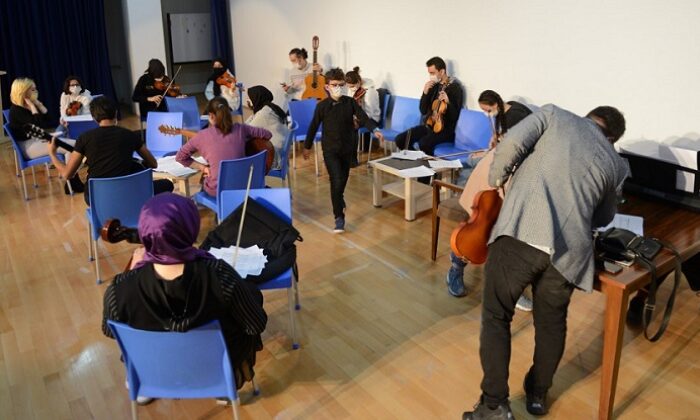 BELEDİYE GENÇLİK ORKESTRASI KURDU