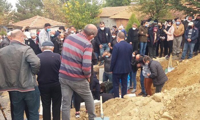 CENAZEDE GÖZYAŞLARI SEL OLDU