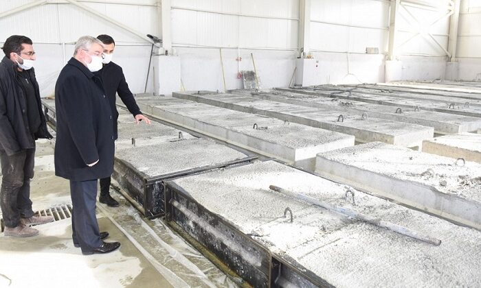 BETON BLOKLARI KENDİLERİ ÜRETİYORLAR