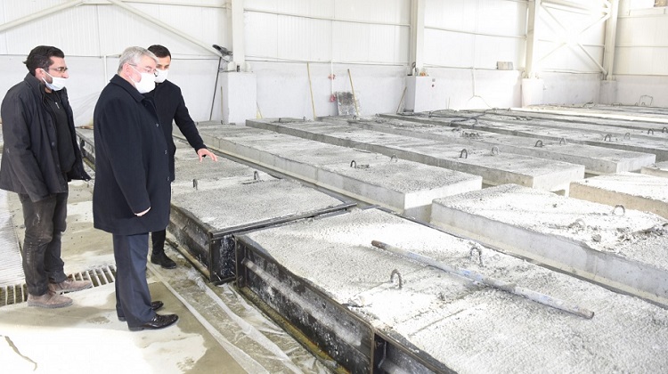 BETON BLOKLARI KENDİLERİ ÜRETİYORLAR