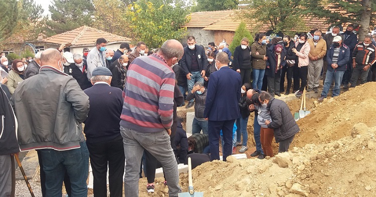 CENAZEDE GÖZYAŞLARI SEL OLDU