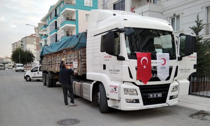 İZMİR’E BİR TIR YARDIM GÖNDERİLDİ