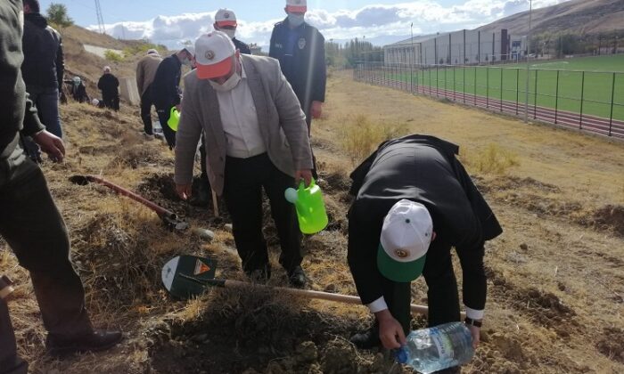BAYAT’DA AĞAÇLANDIRMA SEFERBERLİĞİNE DESTEK