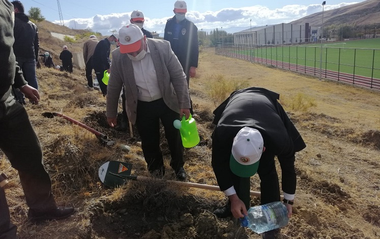 BAYAT’DA AĞAÇLANDIRMA SEFERBERLİĞİNE DESTEK