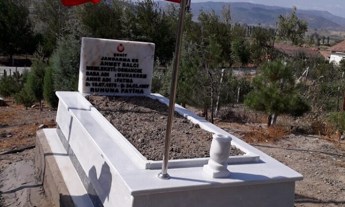 ŞEHİT MEZARLARINA BAKIM YAPILDI
