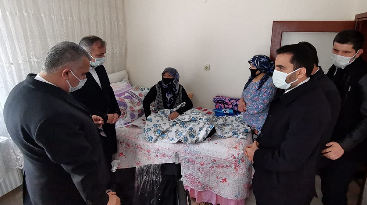 NAZİRE TEYZENİN DUASINI ALDILAR